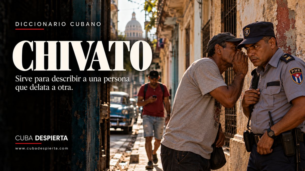 Hombre le susurra algo al oído a un policía en una calle de La Habana Vieja, imagen que ilustra qué significa chivato